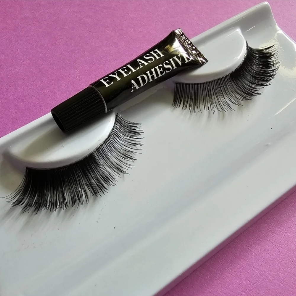 False eyelashes 10 pack of Callidora with adhesive. 100% Human Hair.